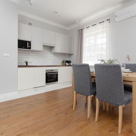 City Center Aparthotel Chmielna By Noclegi Renters Warsawa Bagian luar foto