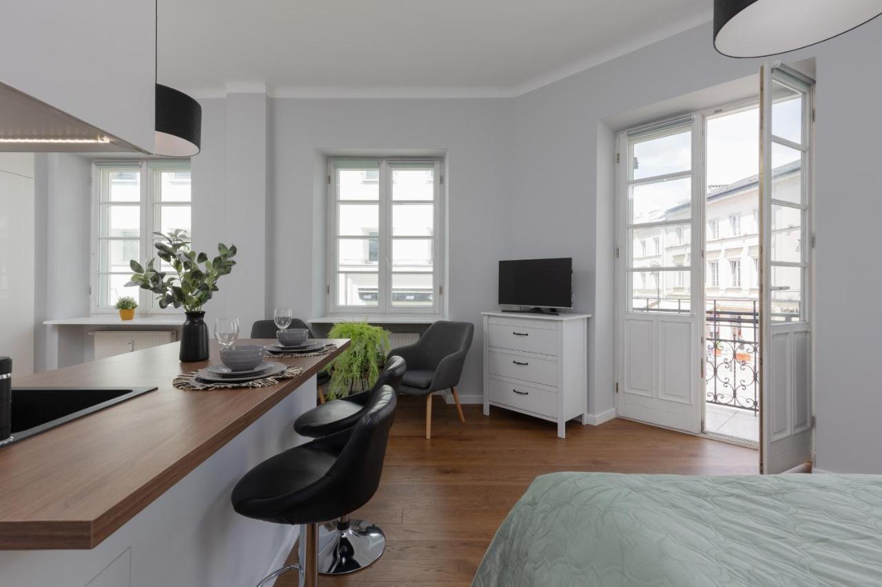 City Center Aparthotel Chmielna By Noclegi Renters Warsawa Bagian luar foto