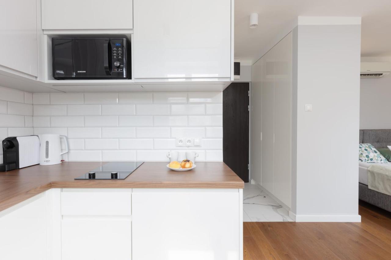 City Center Aparthotel Chmielna By Noclegi Renters Warsawa Bagian luar foto