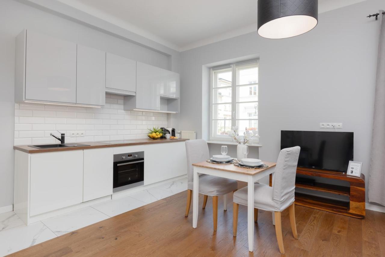 City Center Aparthotel Chmielna By Noclegi Renters Warsawa Bagian luar foto