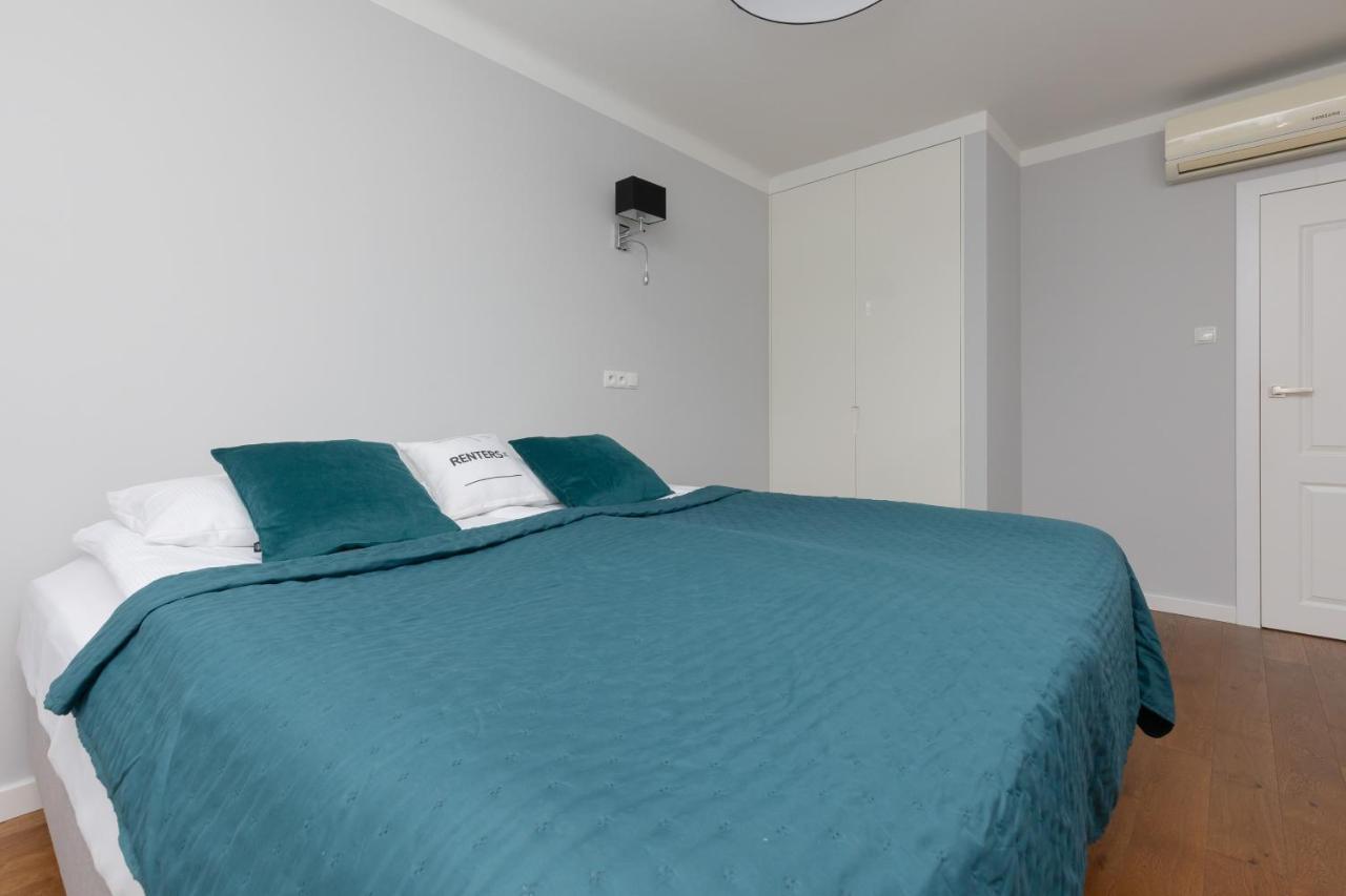 City Center Aparthotel Chmielna By Noclegi Renters Warsawa Bagian luar foto