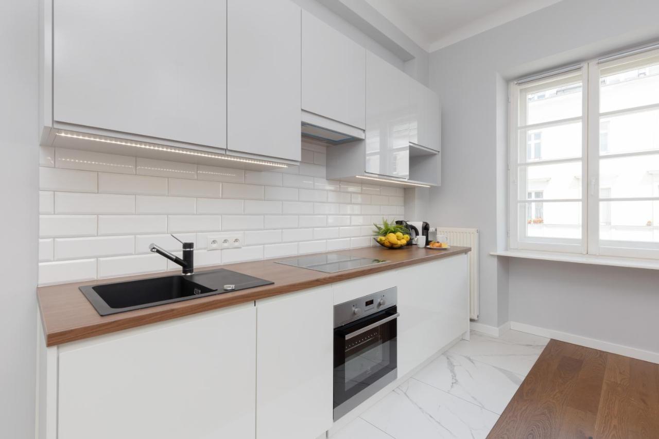City Center Aparthotel Chmielna By Noclegi Renters Warsawa Bagian luar foto