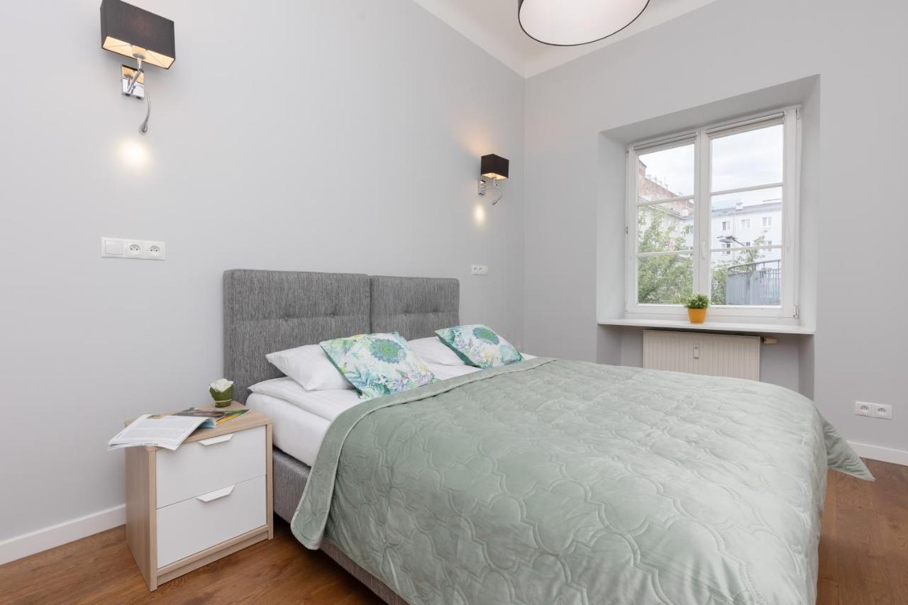 City Center Aparthotel Chmielna By Noclegi Renters Warsawa Bagian luar foto