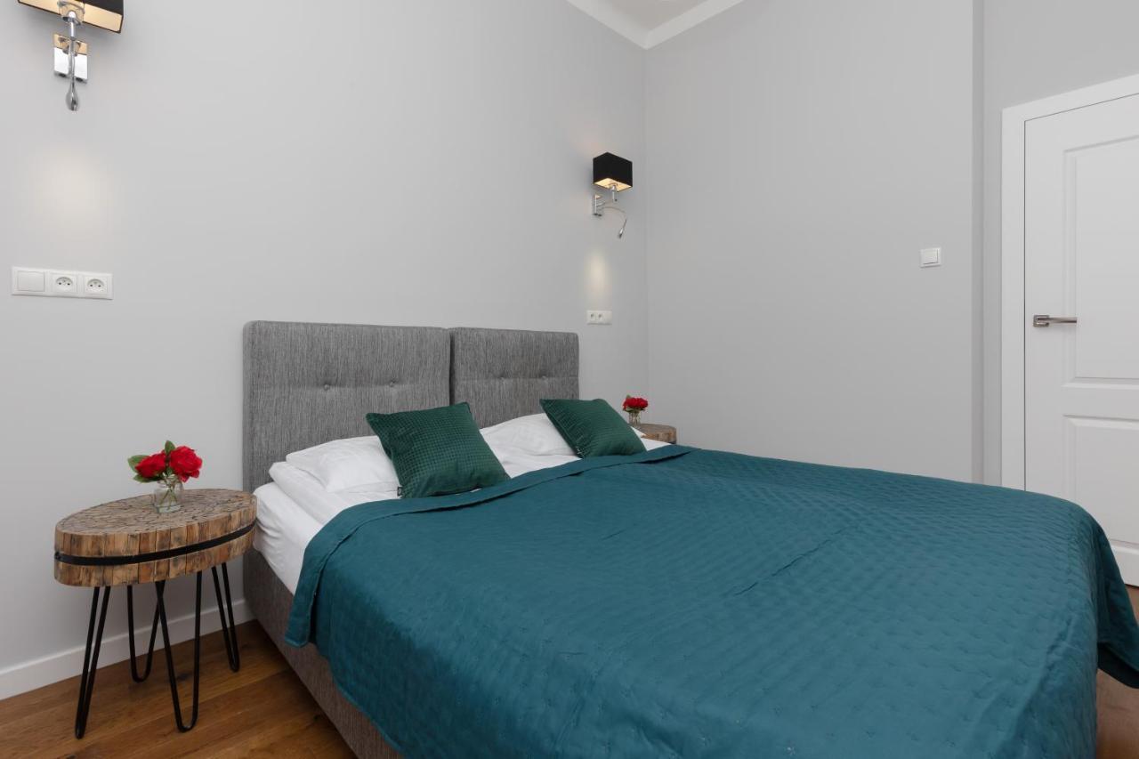 City Center Aparthotel Chmielna By Noclegi Renters Warsawa Bagian luar foto