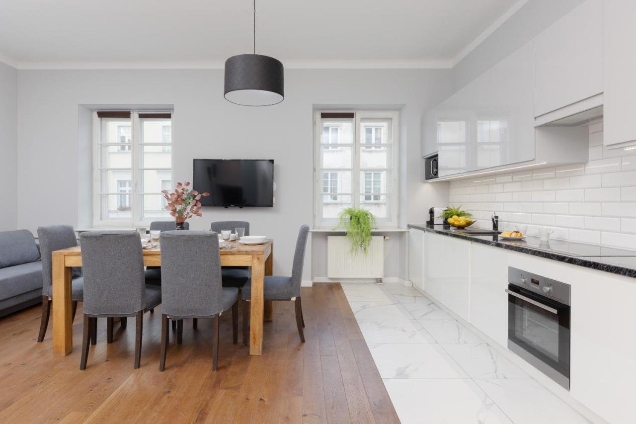 City Center Aparthotel Chmielna By Noclegi Renters Warsawa Bagian luar foto