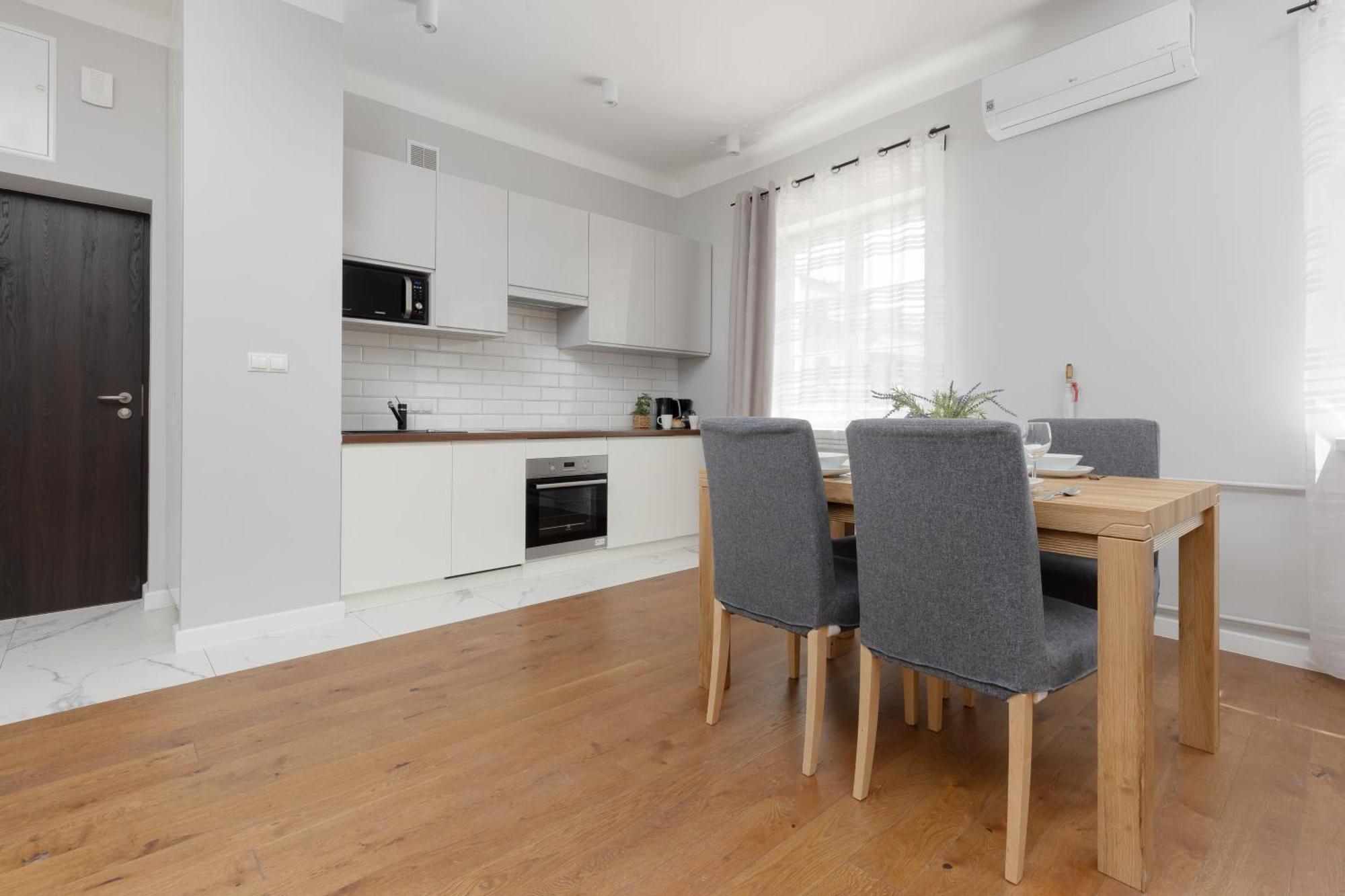City Center Aparthotel Chmielna By Noclegi Renters Warsawa Bagian luar foto