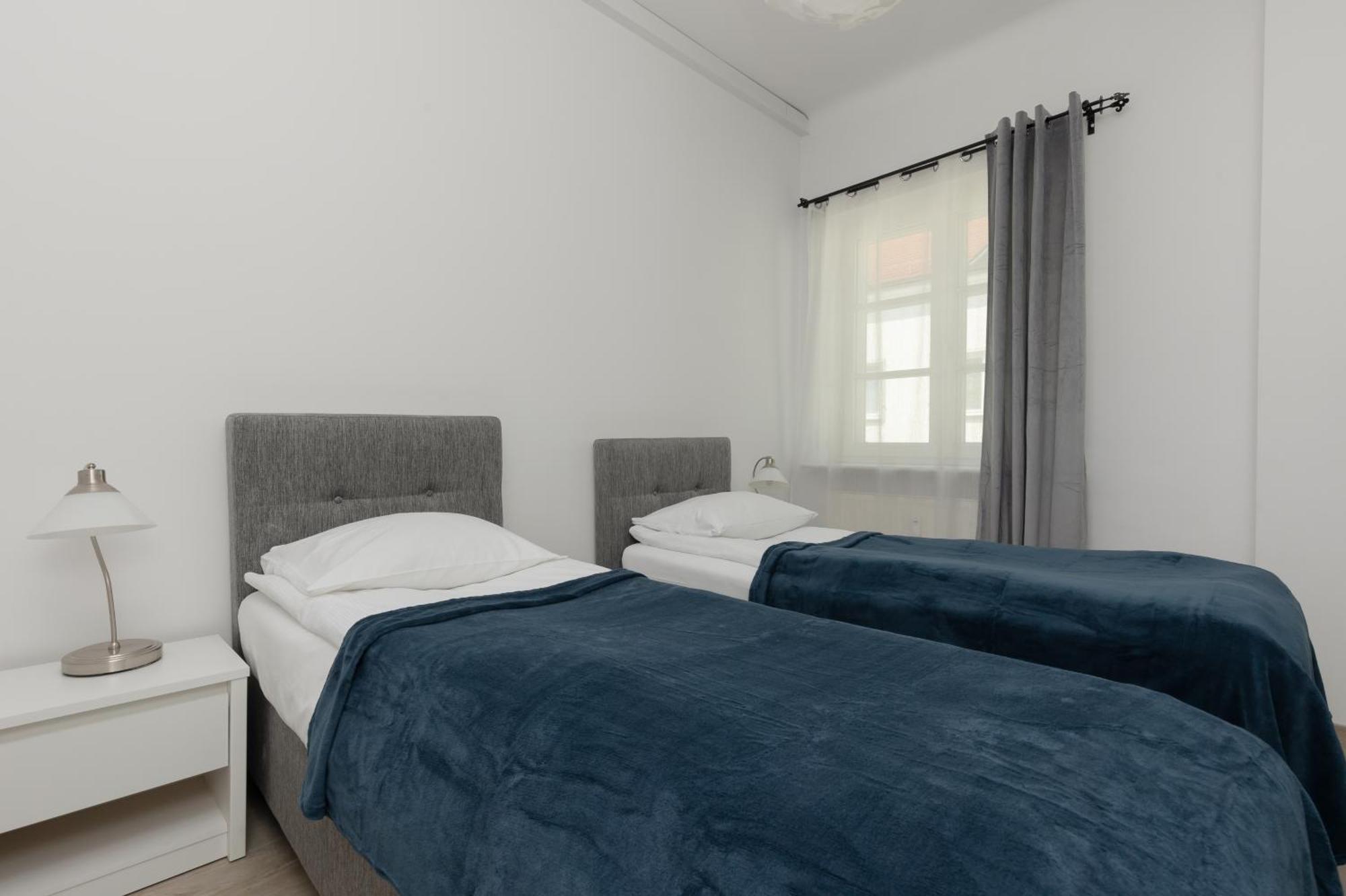 City Center Aparthotel Chmielna By Noclegi Renters Warsawa Bagian luar foto