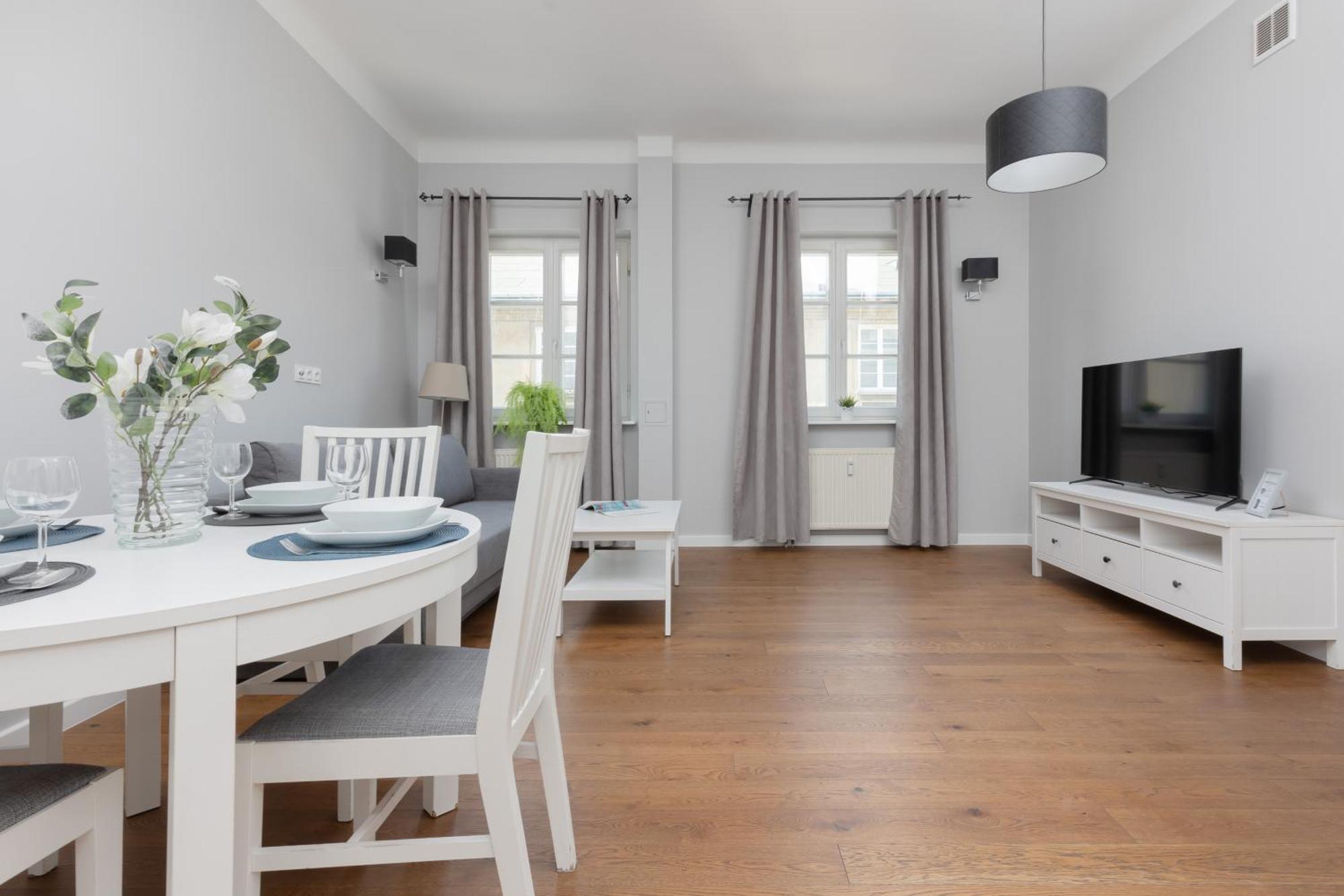 City Center Aparthotel Chmielna By Noclegi Renters Warsawa Bagian luar foto