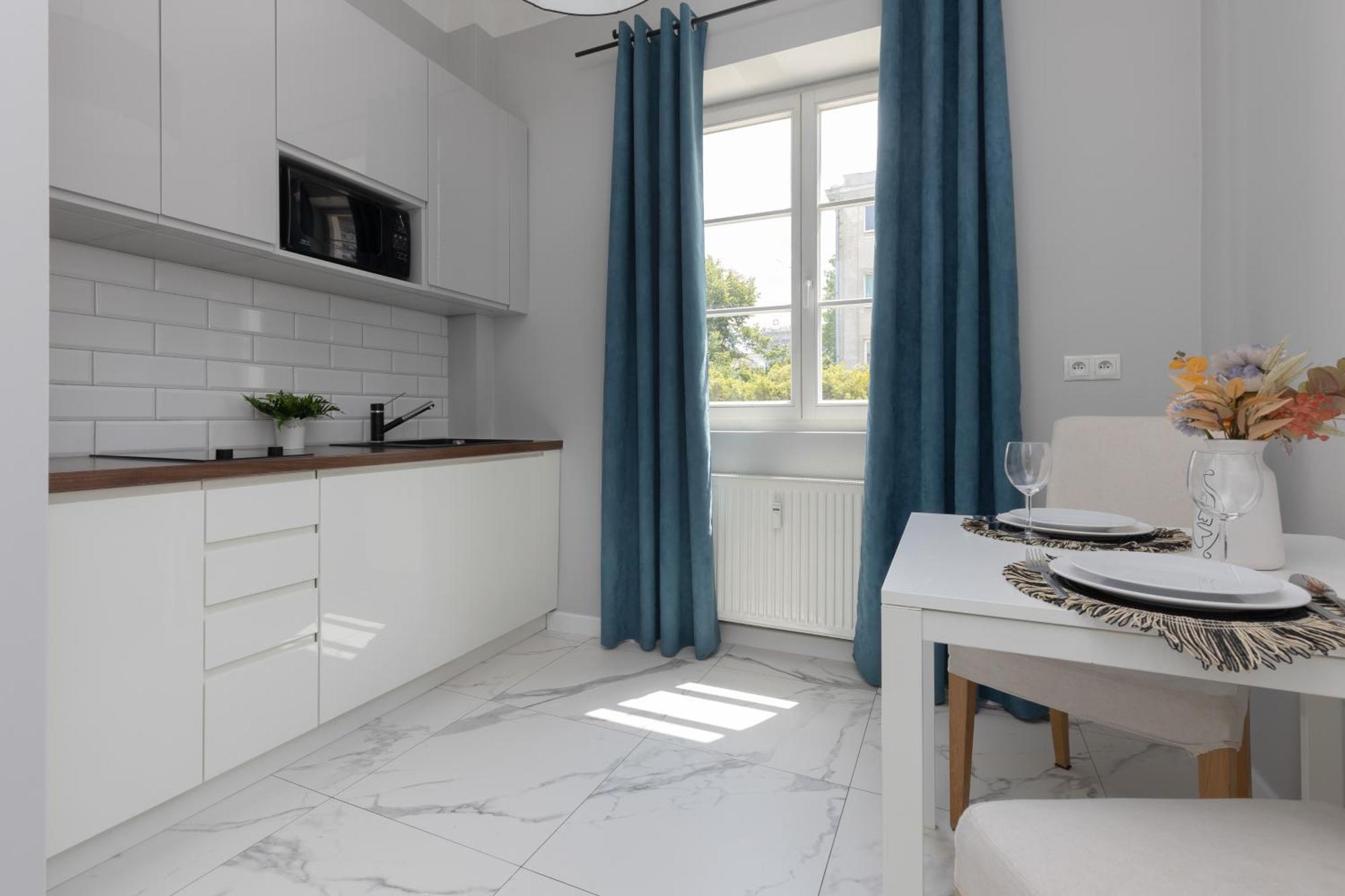 City Center Aparthotel Chmielna By Noclegi Renters Warsawa Bagian luar foto