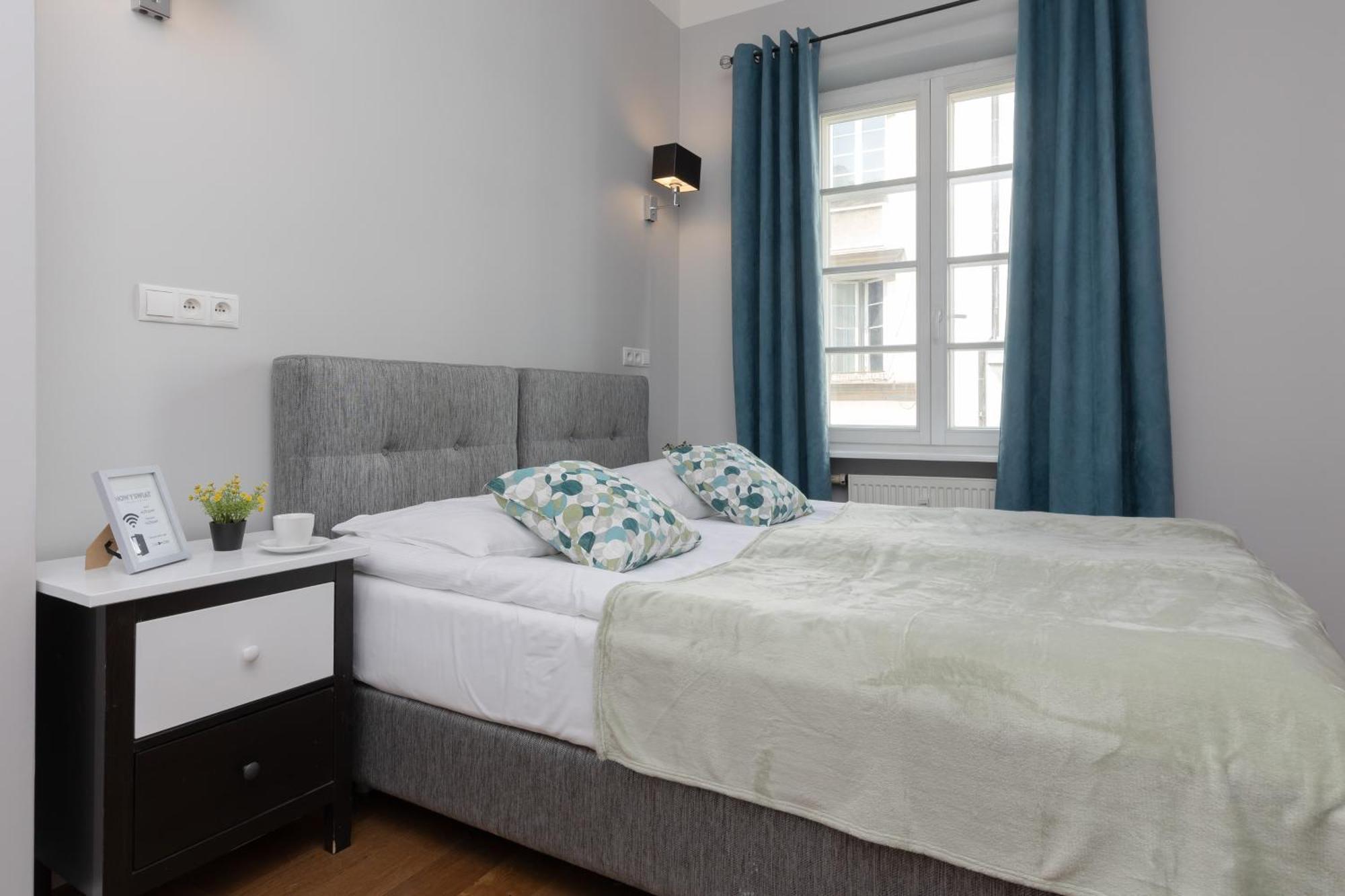 City Center Aparthotel Chmielna By Noclegi Renters Warsawa Bagian luar foto