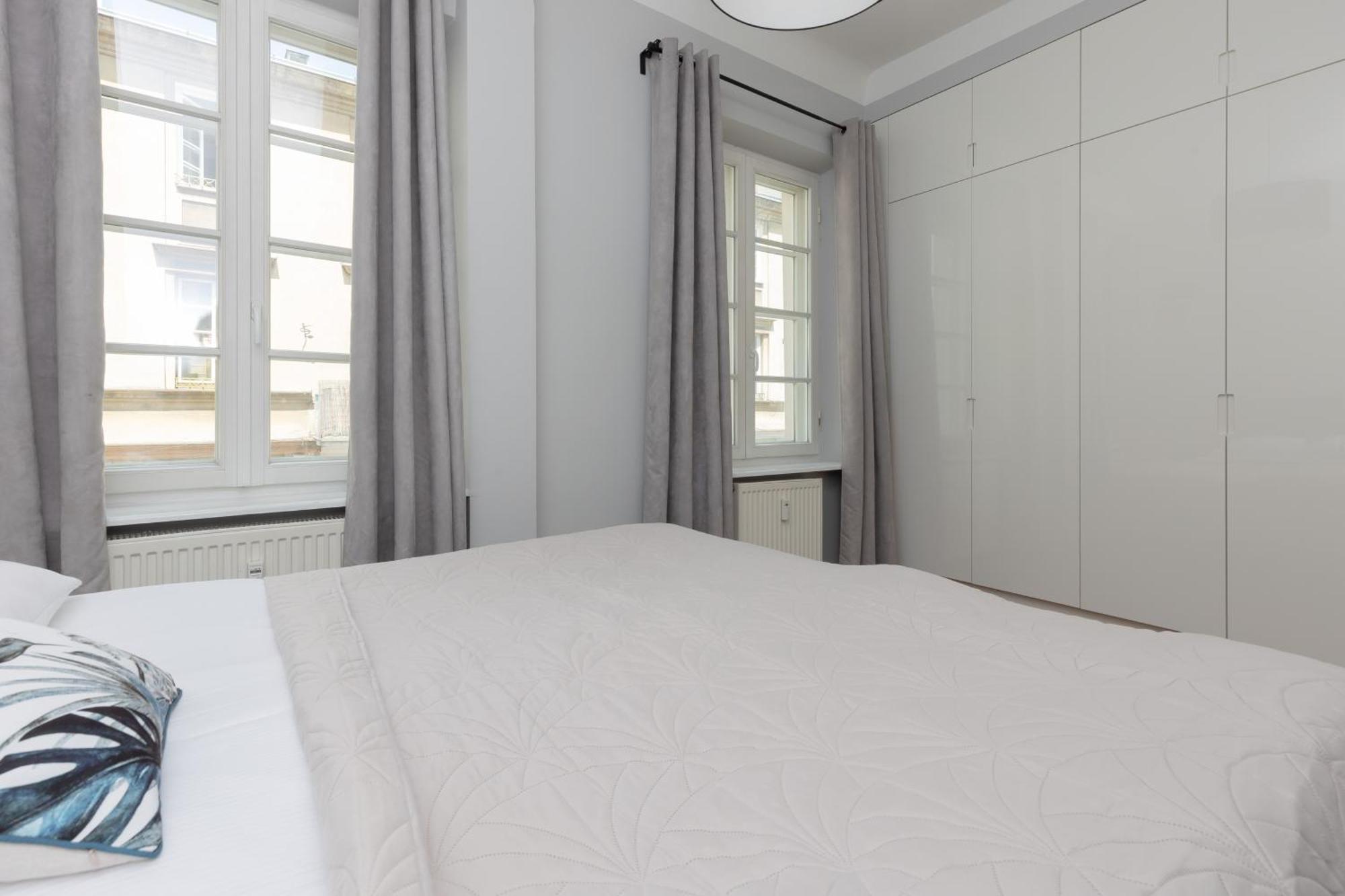 City Center Aparthotel Chmielna By Noclegi Renters Warsawa Bagian luar foto